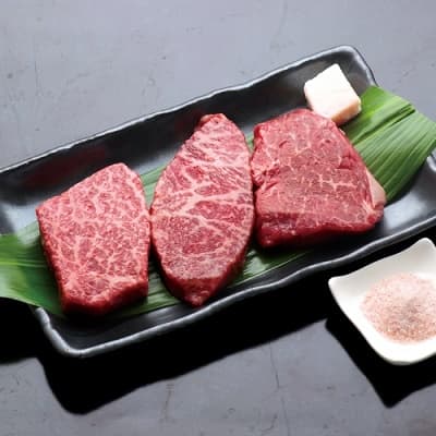 3種の和牛の美味しそうなモモステーキ肉