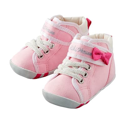 ピンク色のベビーシューズ