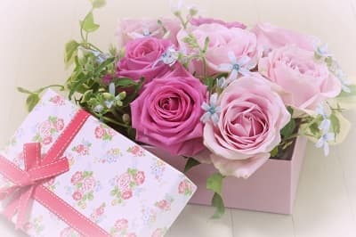 箱に入った 美しい薔薇の フラワーギフト