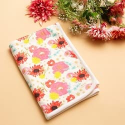 畳まれた女の子用ブランケット