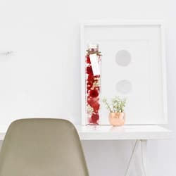 デスク飾ったハーバリウム 角瓶 (1本) レッド