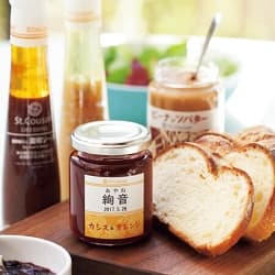 箱から出した名入れジャム&ドレッシング2本セット