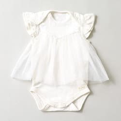 女の子らしい白の半袖ティアードスリーブロンパース