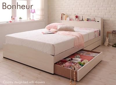 収納もたっぷりの可愛いホワイト収納ベッド