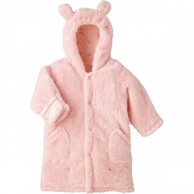 ピンクでフードの付いたふわふわボアおくるみ