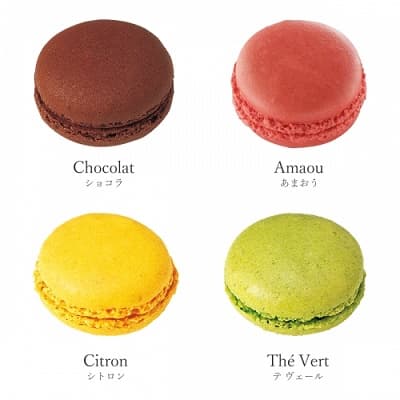 ショコラ(茶色)、あまおう(赤色)、シトロン(黄色)、テヴェール(緑色)のマカロン4種