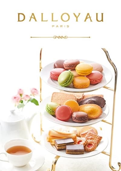 3段のパーティプレートに並べられたダロワイヨの洋菓子アソート