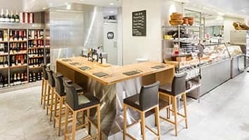 DEAN&DELUCA品川店の内装