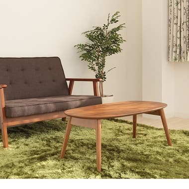 ソファの前に添えた折れ脚テーブル