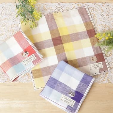 3種類のFukuFukuNyanko ガーゼハンドタオル（チェック）