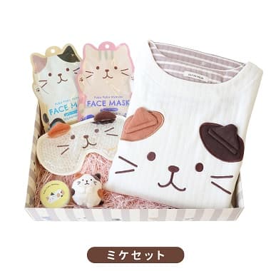 FukuFukuNyankoギフト ソフトキルトパジャマセットのミケセット