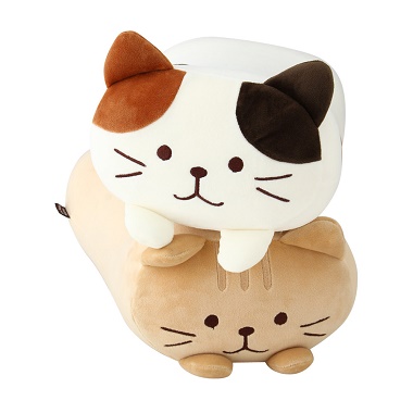 チャチャの上にミケを載せた FukuFukuNyanko マルチクッション