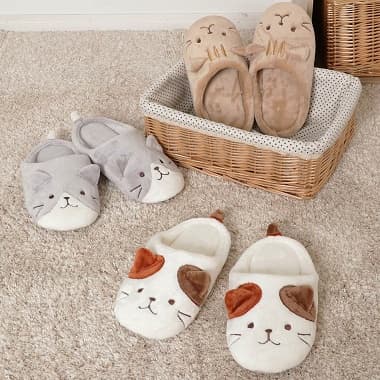 可愛いふくふくにゃんこのスリッパ ミケとハッチ