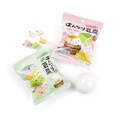 はんなり豆腐バスボール ピンクと緑のパッケージ