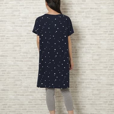 星チュニック&レギンスパジャマ ネイビーを着た後ろ姿