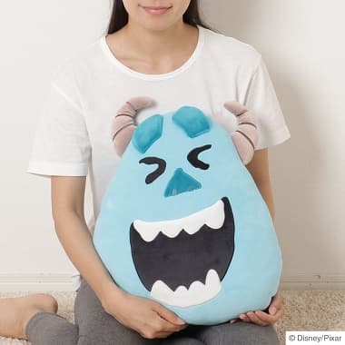 モンスターズ・インク フェイスクッション サリーを抱く女性