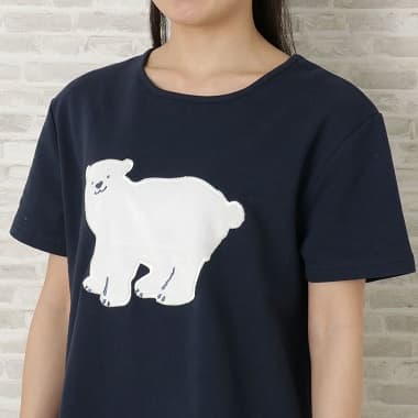 紺の生地に白のシロクマがアップリケされた シロクマアップリケパジャマ