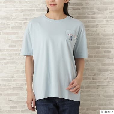スティッチ Tシャツ ブルーからーを着る女性