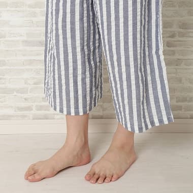 サッカーストライプ半袖パジャマの足元