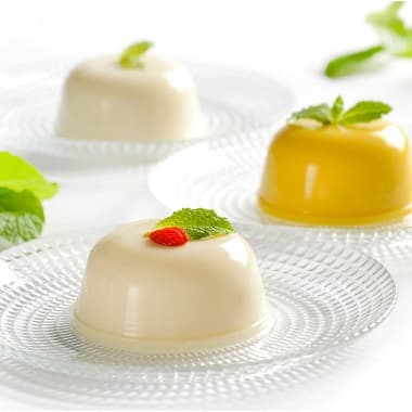 ガラスの器にのった美味しそうなプリンアソートセット3個入り(杏仁・マンゴー・ライチ)