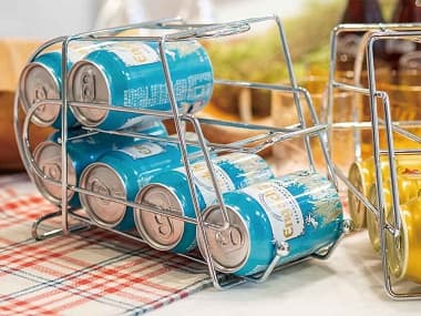 カンディスペンサーに入った6本の350ｍｌ缶