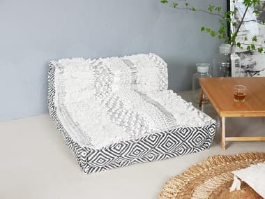 壁際に置かれたブロックマルチ ソファ センター MAC/ホワイト