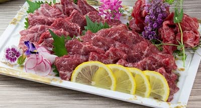 長方形のお皿に豪華に盛られたスライスセレブセット