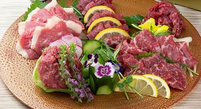 丸いお皿に盛られたスライス6種バラエティーセット