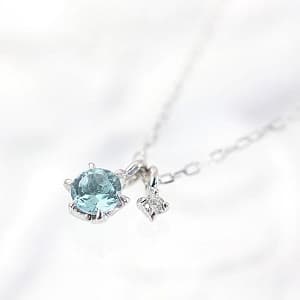 ブルートパーズ ダイヤモンドネックレス のTOP部分