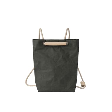 黒い3WAYベビーリュックの表側