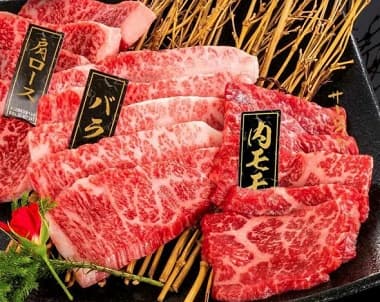 美味しそうな3種の熊野牛のお肉(バラ、肩ロース、モモ)