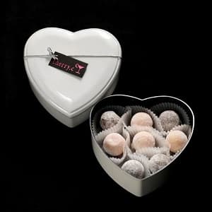 ハートのBOXに入った8個のシャンパントリュフ
