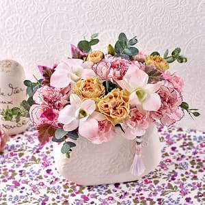 ピンクの美しいフラワーアレンジメント