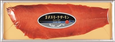 パックに入った北海道産鮭スモーク姿切り