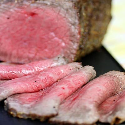 中はしっとり赤い美味しそうな三田牛ローストビーフ