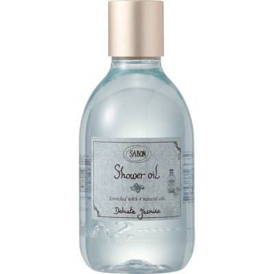 爽やかなエメラルドグリーンのシャワーオイル