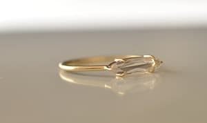 美しいクリスタルを装飾したクリスタル・リング