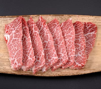 芸術的な霜降りの松阪牛特上カルビ肉 