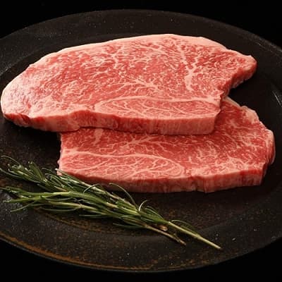 細長く良い形の但馬牛モモ肉ステーキ 150g2枚