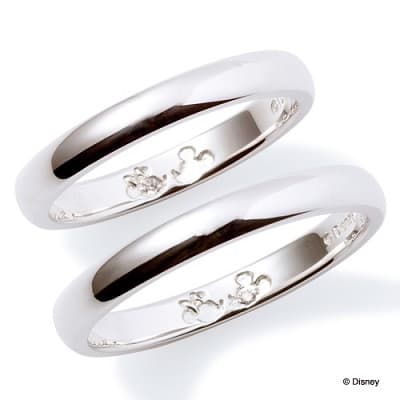 内側にミッキーミニーが刻印されているシルバーペアリング
