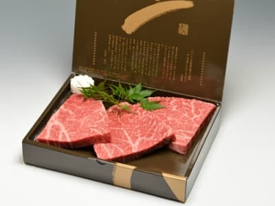 綺麗な赤身の大和榛原牛モモステーキ肉 3枚