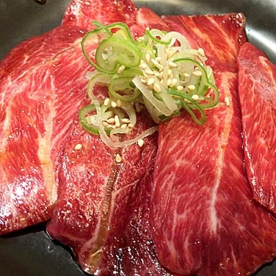 タレが良く浸み込んだ美味しそうな米沢牛のほほ肉